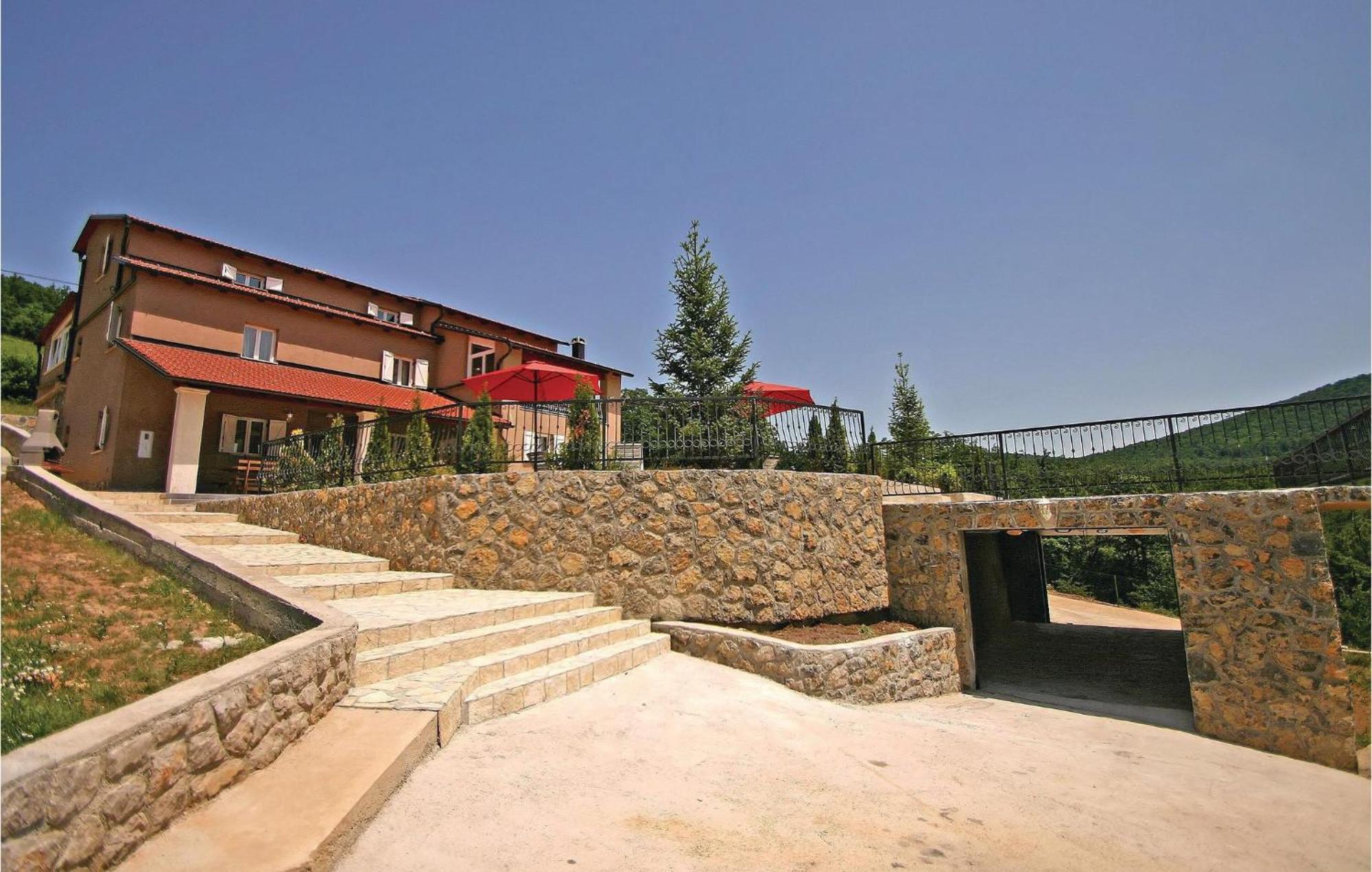 6 Bedroom Amazing Home In Crni Kal Crni Kal  Bagian luar foto